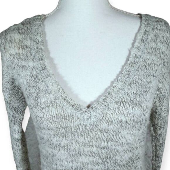 AMERICAN EAGLE OUTFITTERS GRAY, WHITE, & METALLIC SILVER SWEATER SZ.S EUC. - Picture 2 of 7